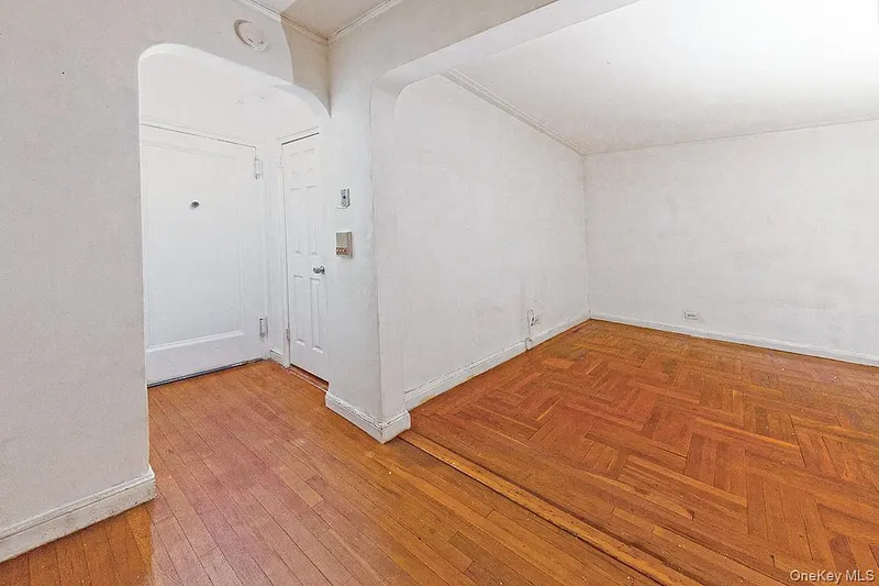3017 Riverdale Avenue  #2H Photo 2