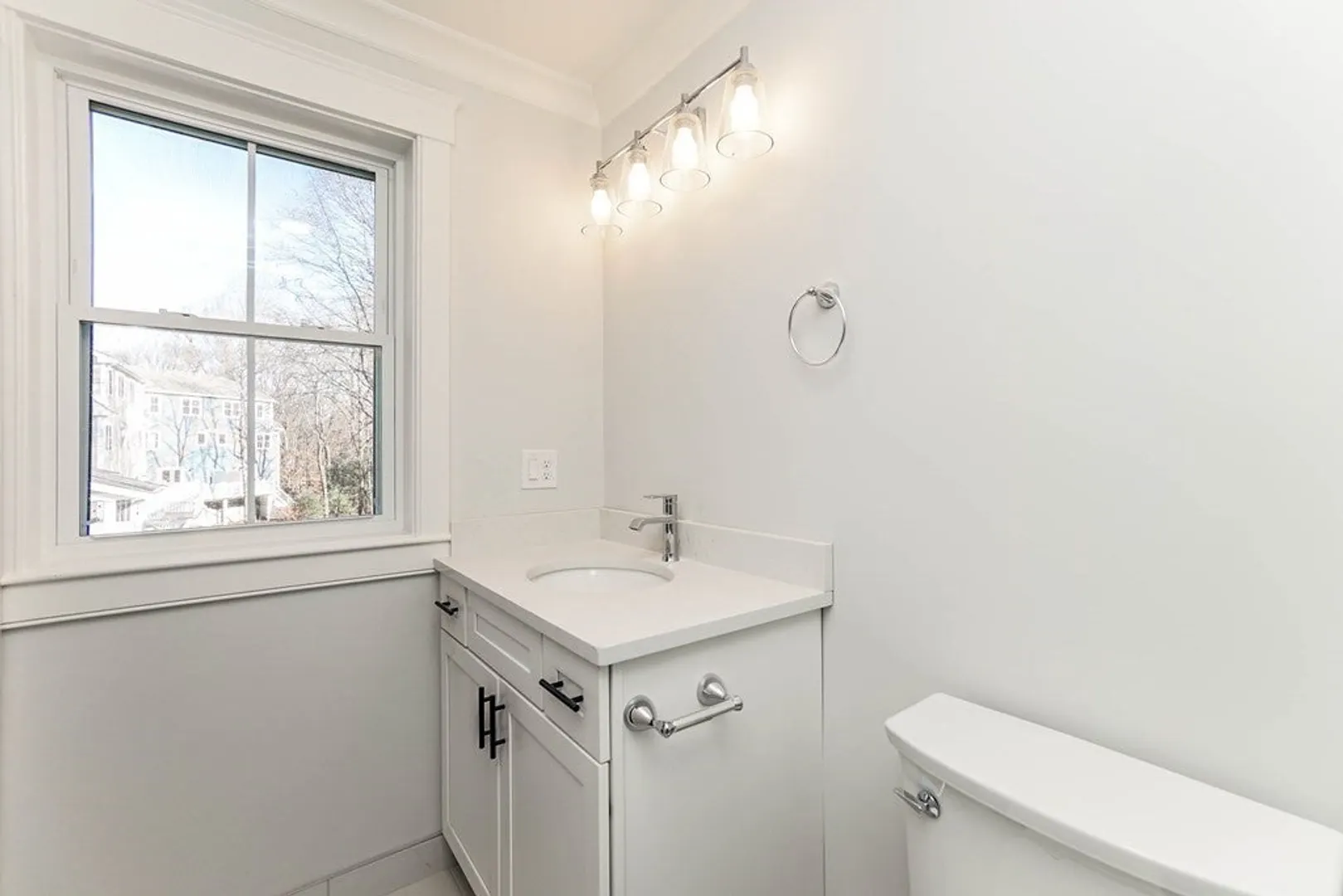 100 Kendall Avenue Photo 19