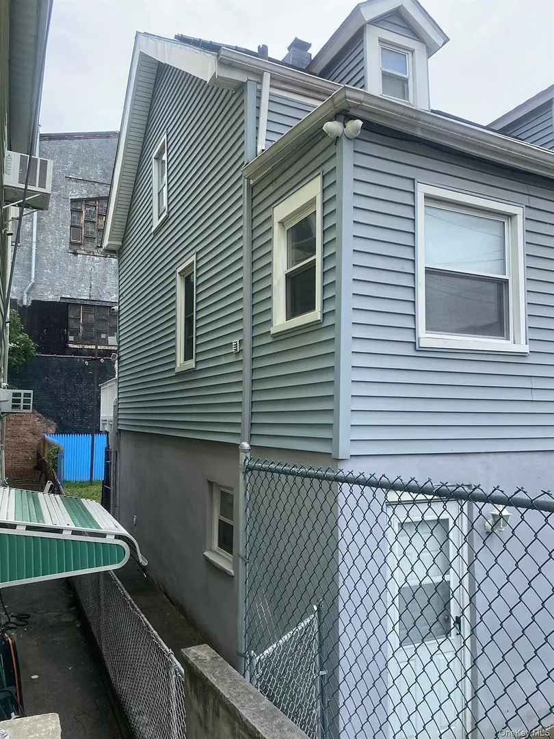 8 Morris Place Photo 4