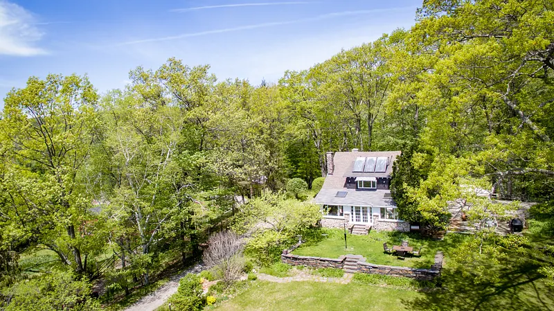 520 White Oaks Rd Photo 2