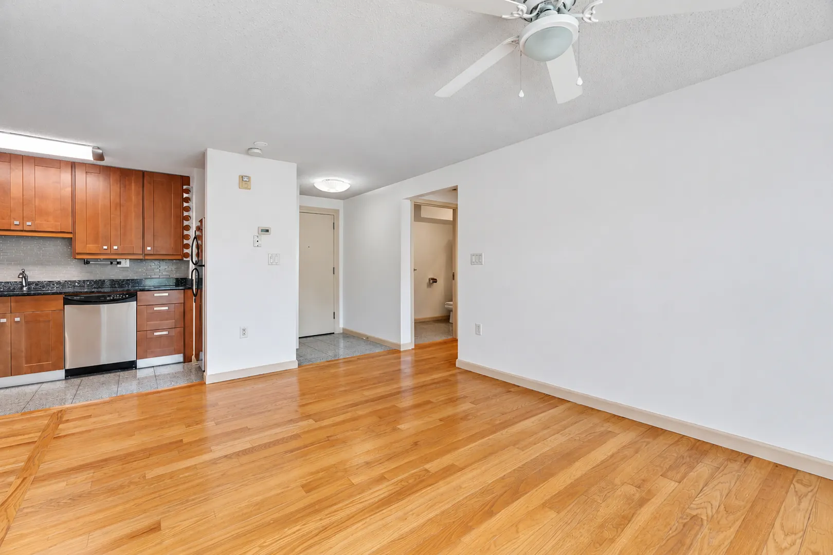 184 Pequot Avenue  #305 Photo 7