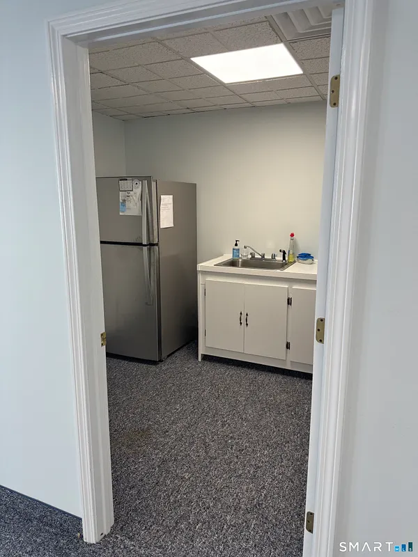 455 Boston Post Road Photo 7