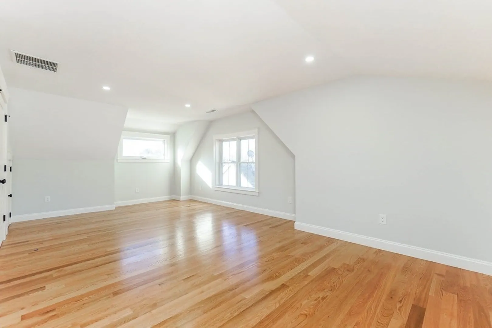 100 Kendall Avenue Photo 11