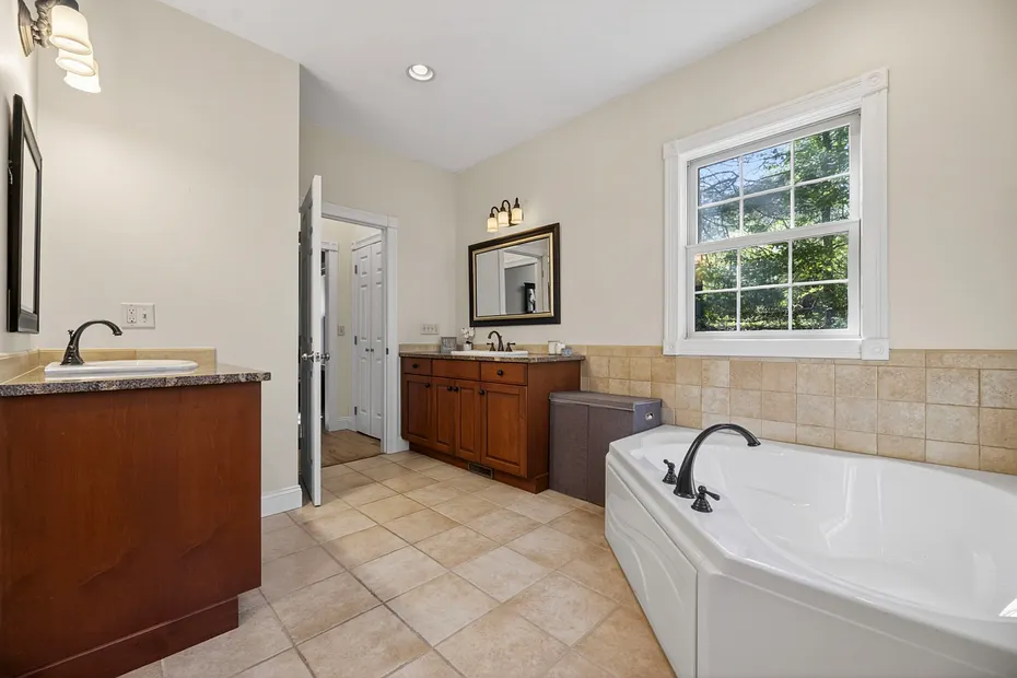 65 Middle Road Photo 21