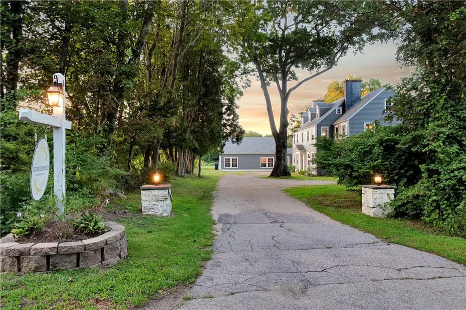 1747 Mooresfield Road Photo 3