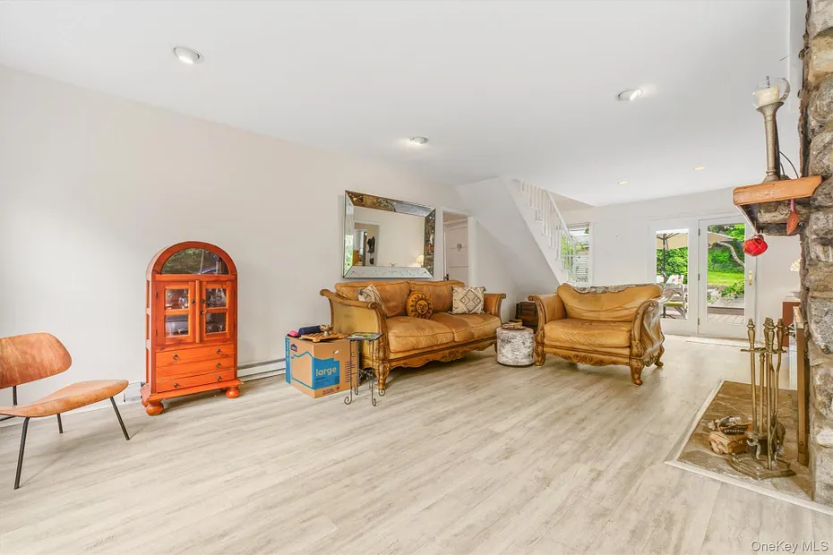 24 Tamarack Road Photo 5