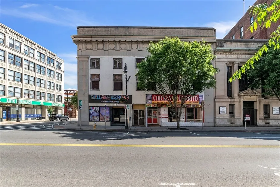 1675 Main St Photo 3