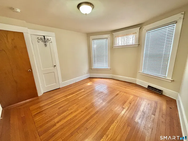 697 Washington Avenue Photo 15