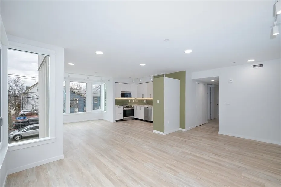 205 Beacon Street  #203 Photo 2