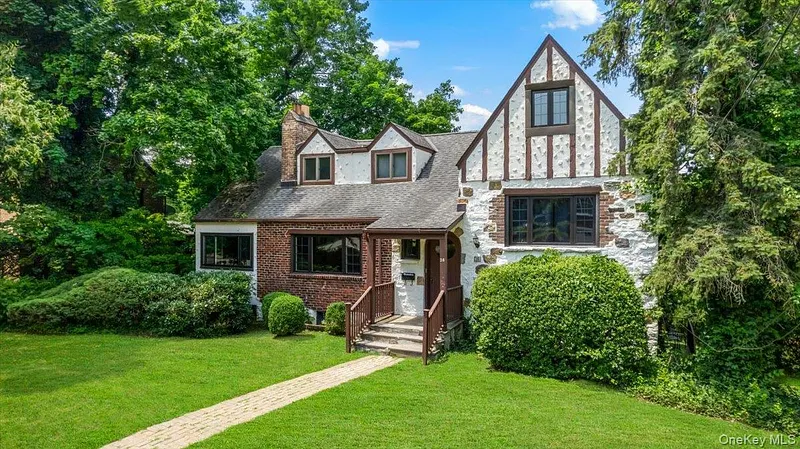38 Fenimore Drive Photo 3