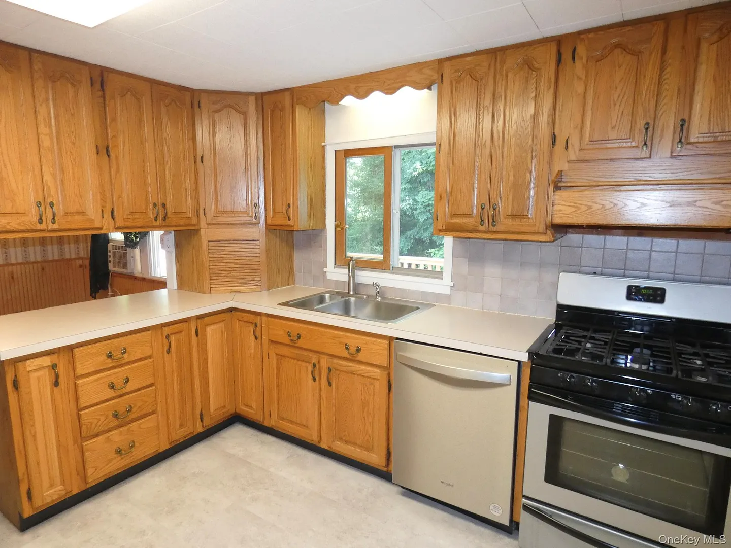 28 Hilltop Drive Photo 11