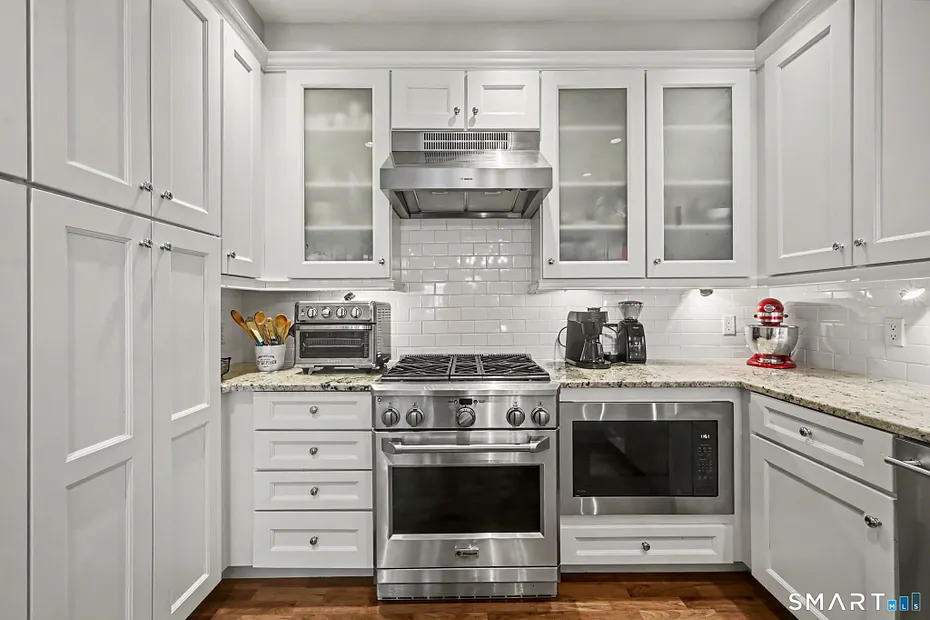 77 Havemeyer Lane  #410 Photo 16