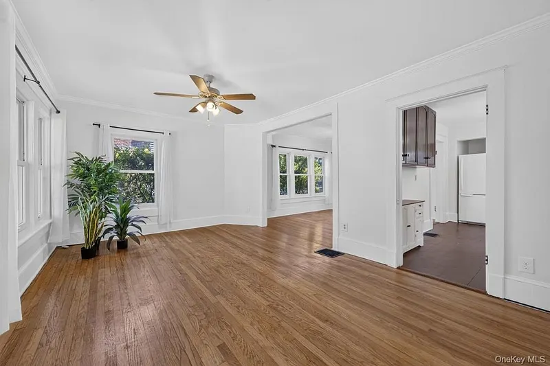 10 S Grand Avenue Photo 10