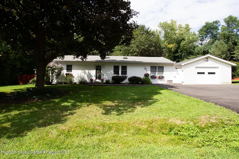 75 Oak Leaf Drive Photo 1