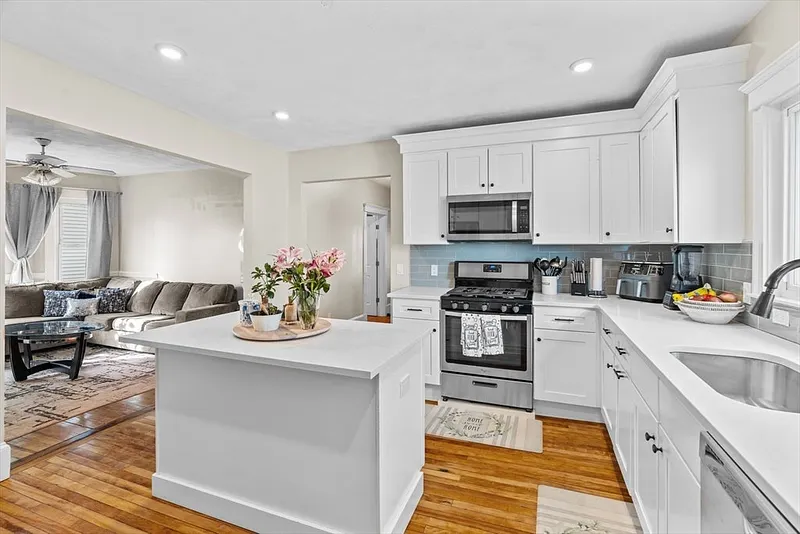 150 Oakland St Photo 5