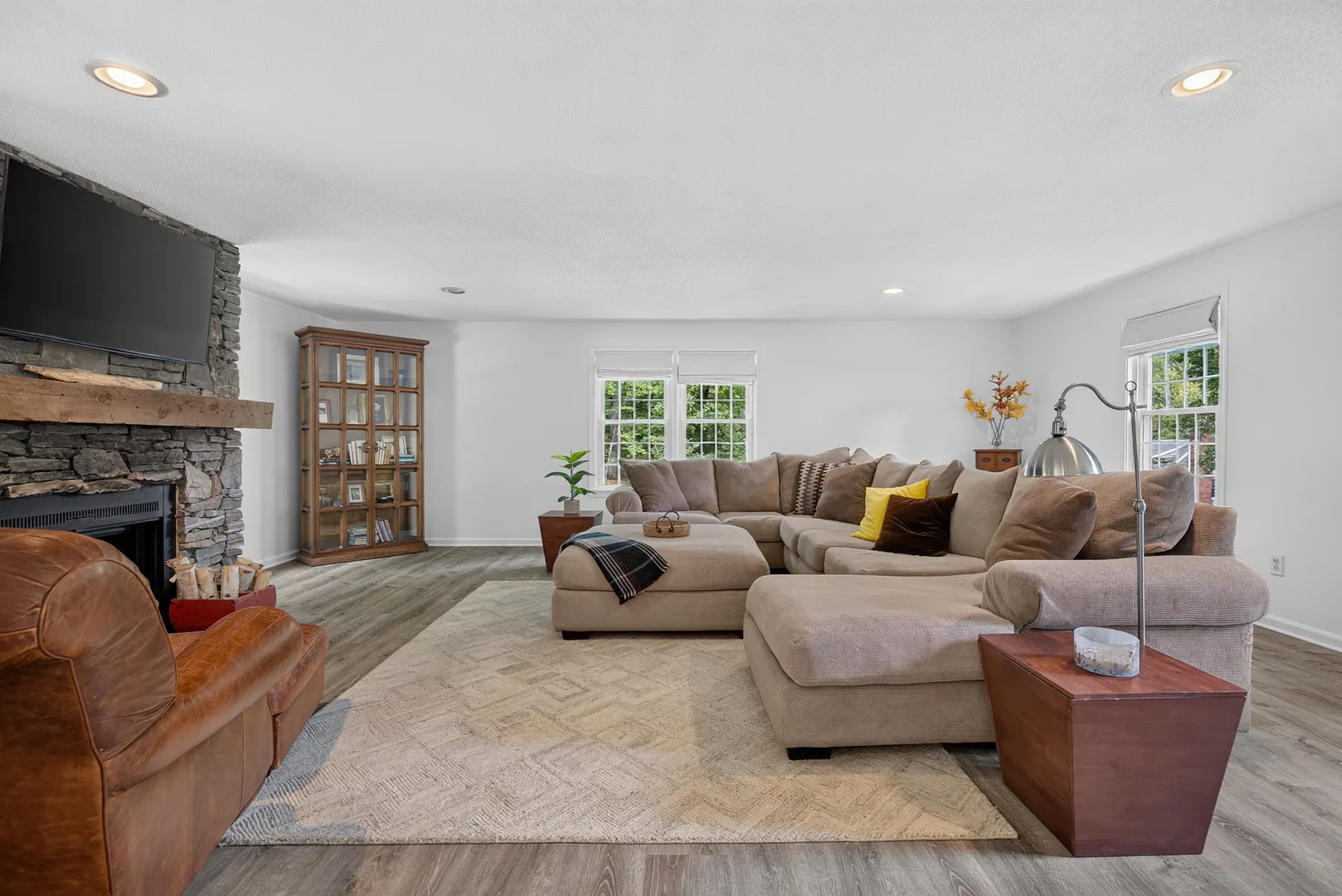 42 Concord Drive Photo 12