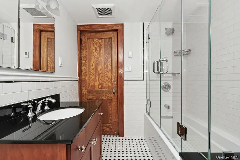 1118 Hudson Avenue Photo 15