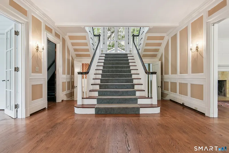 1056 Whitney Avenue Photo 4