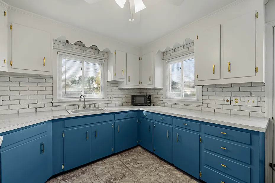 66 Roselyn Dr Photo 13