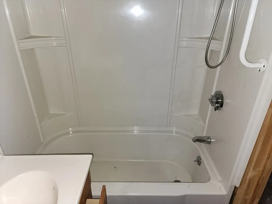 156 Grattan St Photo 6