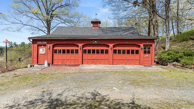 6 Tyringham Rd Photo 28