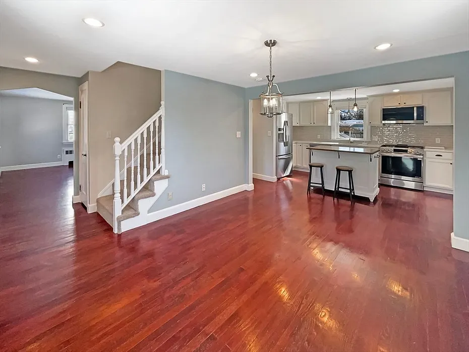 44 2nd St Photo 11