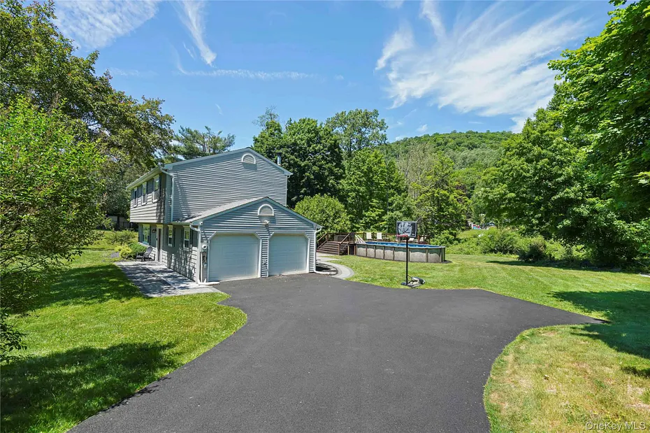 11 Kenneth Drive Photo 2