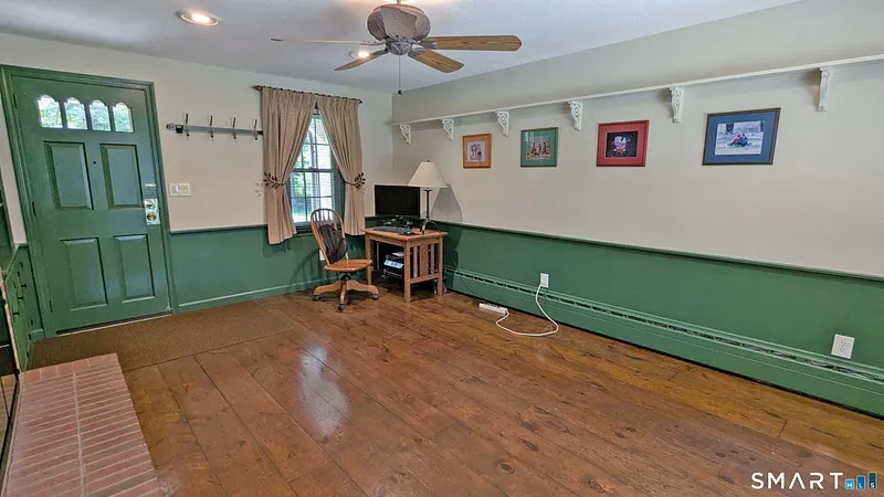 25 1/2 Edgerton Street Photo 12