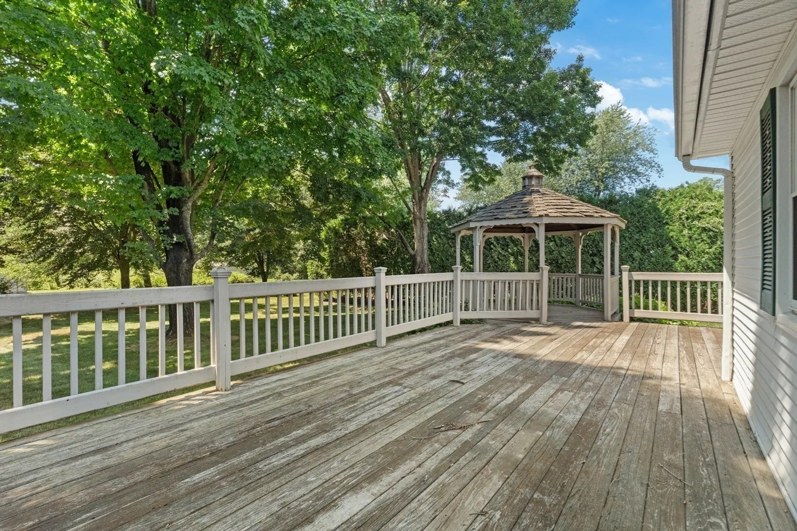 28 Pine Street Photo 28