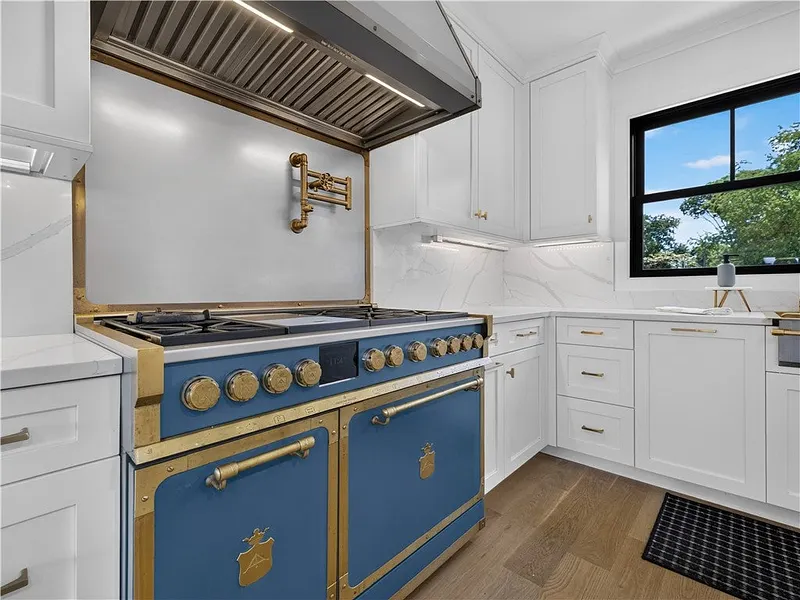 34 Lanphere Road Photo 6