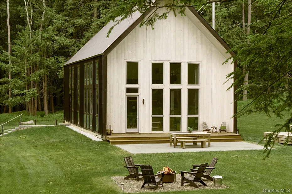 596 Perry Road Photo 1