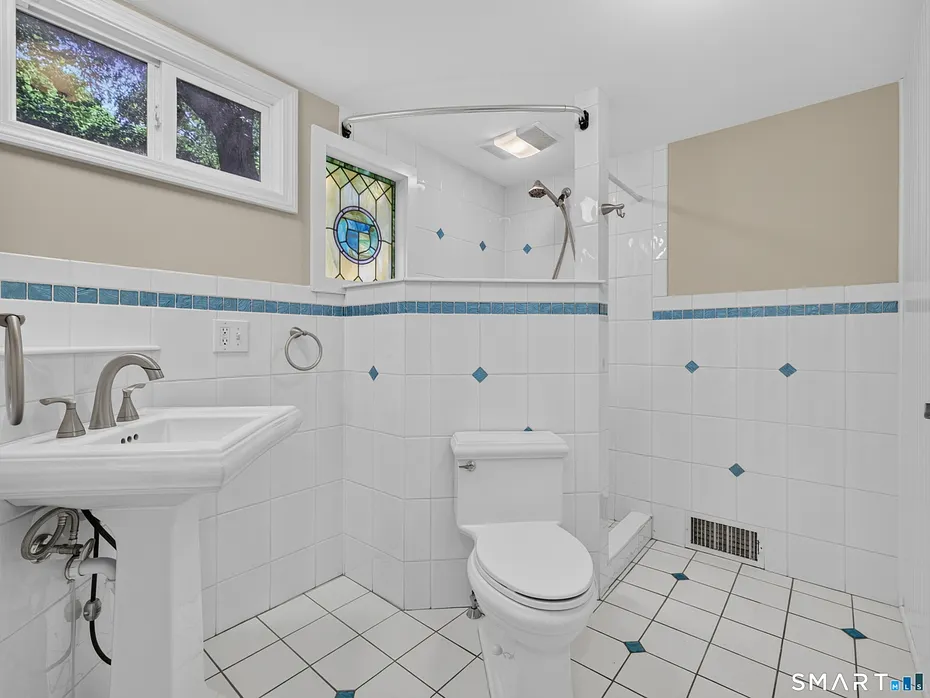 149 Liberty Street Photo 18