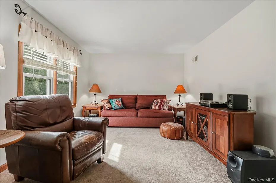 929 Freedom Plains Road Photo 15