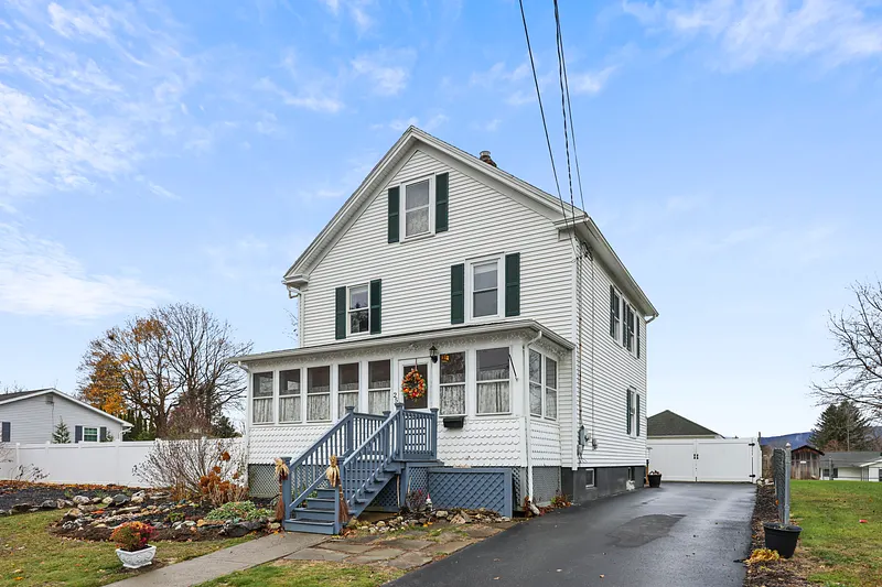 25 Calumet St Photo 1