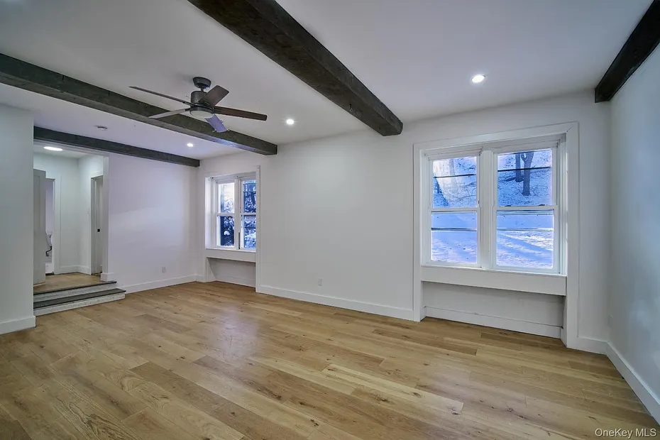 189 Mcnamara Road Photo 4