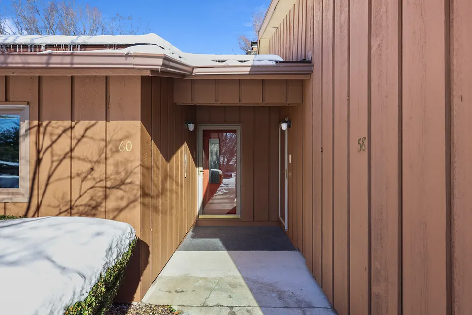 60 Churchill Crest Photo 4
