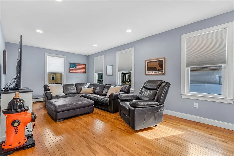 70 Pine St Photo 5