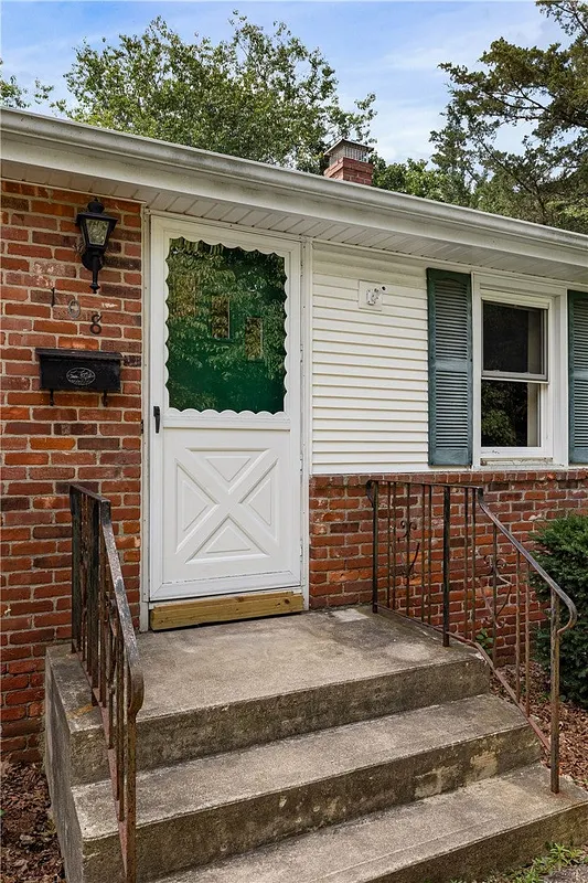 108 Longfellow Drive Photo 3