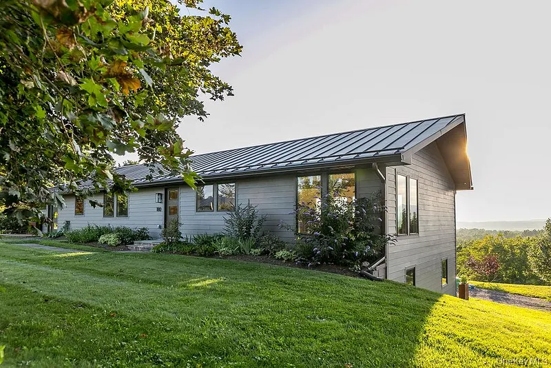 180 Hilltop Road Photo 1