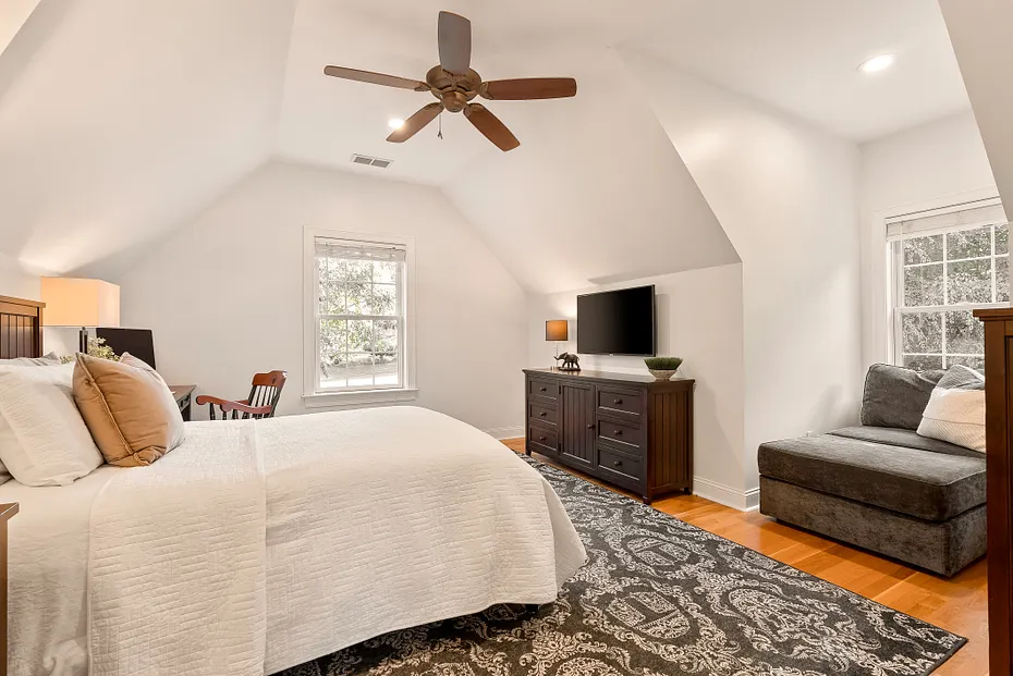 14 Highwood Crossing Photo 26