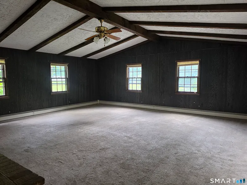 8 Squire Lane Photo 18