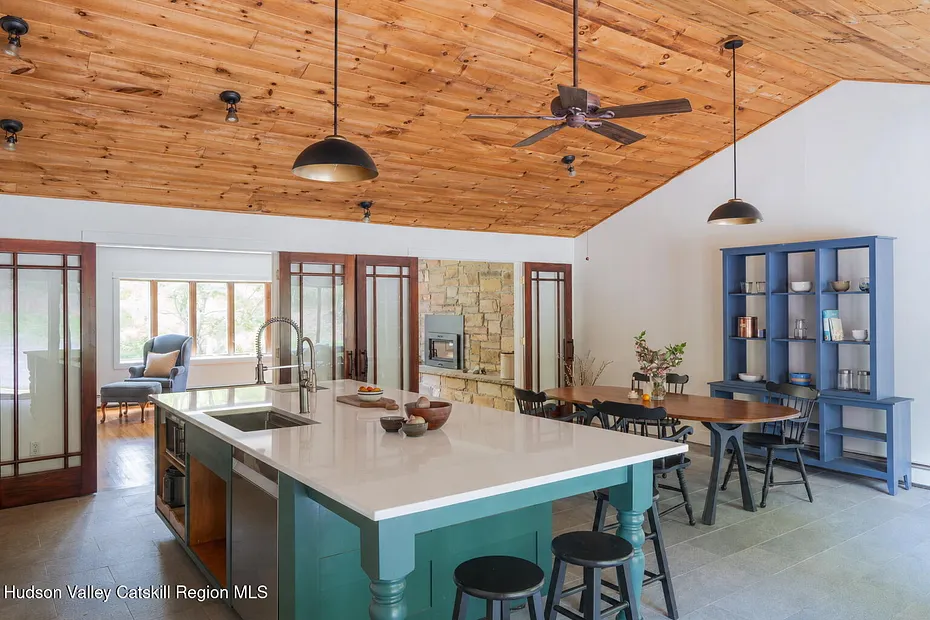 57 Anderson Road Photo 10