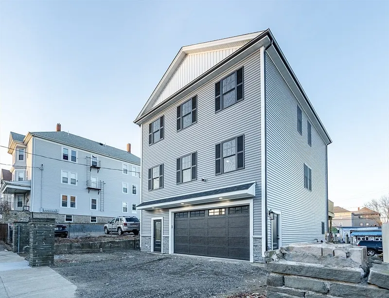 214 Horton St Photo 3