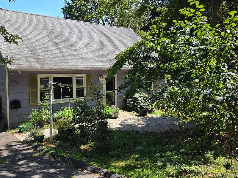225 S Harrison Avenue Photo 2