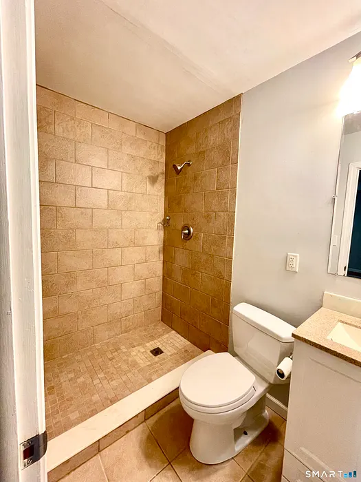 35 Woodmont Road Photo 18