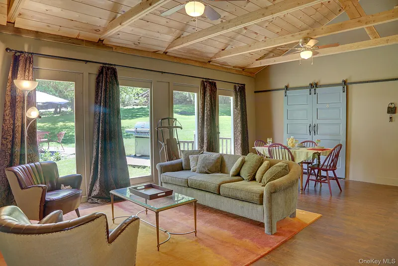 18 Stagecoach Lane Photo 24