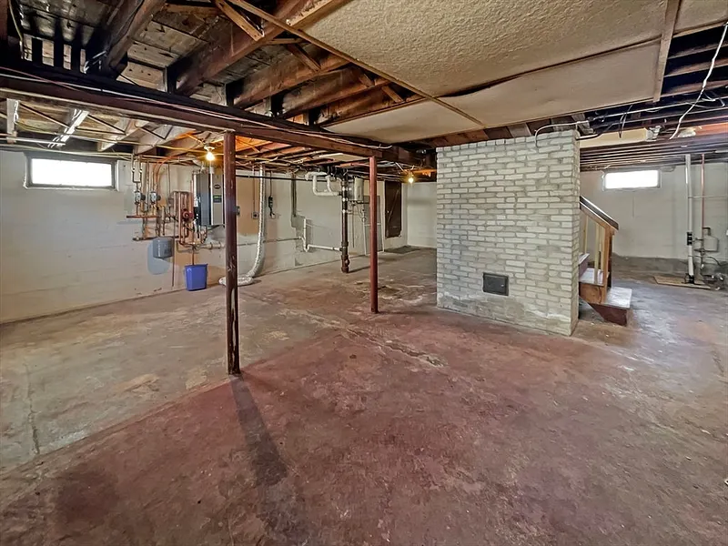 44 2nd St Photo 24