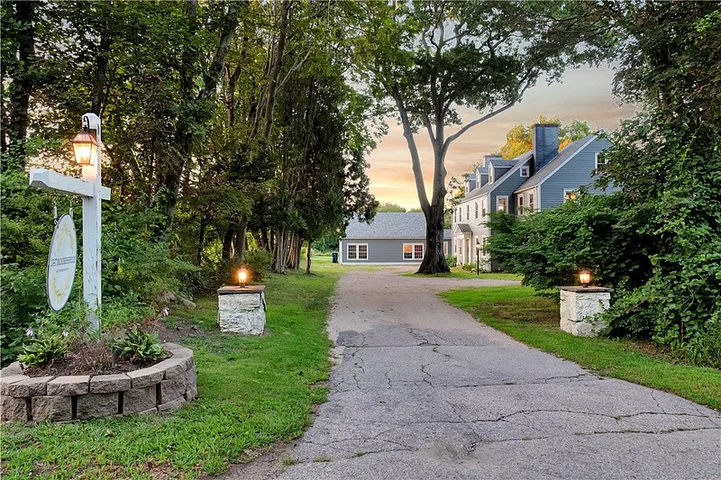 1747 Mooresfield Road Photo 3