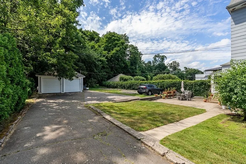 69 Chestnut Hill Ave Photo 3
