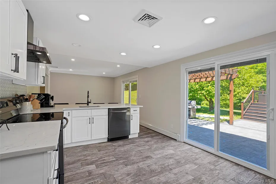 11 Kenneth Drive Photo 16